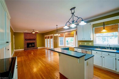 2304 Montree Ct, High Point, NC 27265 - photo 6