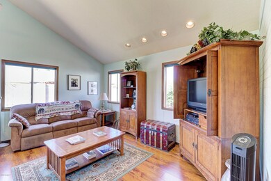 family room (2)