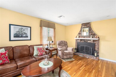 35 Claire St, West Warwick, RI 02893 - photo 3