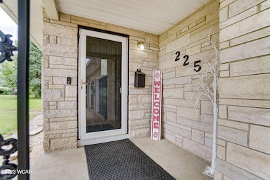 225 N Wentz St, Wapakoneta, OH 45895 - photo 4