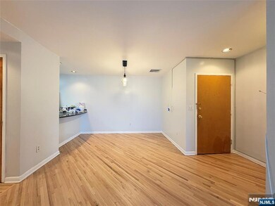 364 Palisade Ave unit 5B, Cliffside Park, NJ 07010 - photo 7