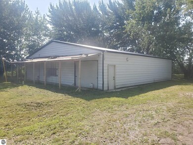 5508 E Johnson Rd, Ithaca, MI 48847 - photo 5