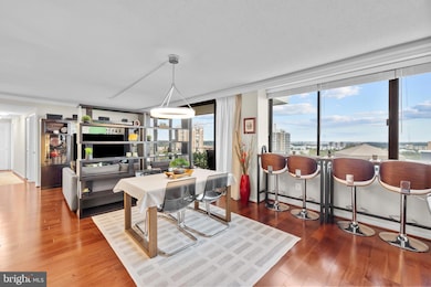 The Olympus unit 1517AND 1515, Alexandria, VA 22304 - photo 2