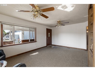 Living Room-Ceiling Fan