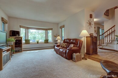 Lvg Rm w/Bay Window