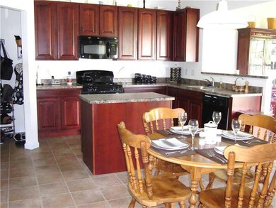 Kitchen. Eat,n Kitchen, with Stove, Dishwasher, Di