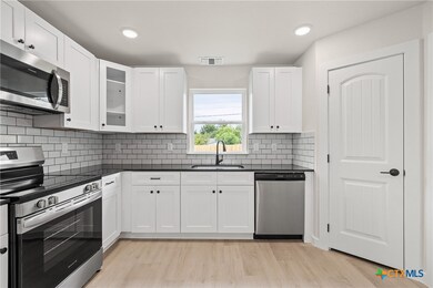 1204 S Martin Luther King jr Ln unit B, Temple, TX 76501 - photo 7