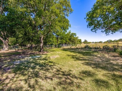 1602 N Brazos Ave, Cleburne, TX 76031 - photo 5