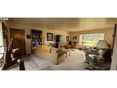 29440 Cypress Ct, Gold Beach, OR 97444 - photo 4