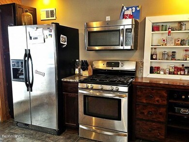 160 W Main St, North Adams, MA 01247 - photo 4