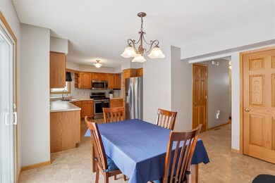 1226 Prairieview Dr NE, Cedar Rapids, IA 52402 - photo 6