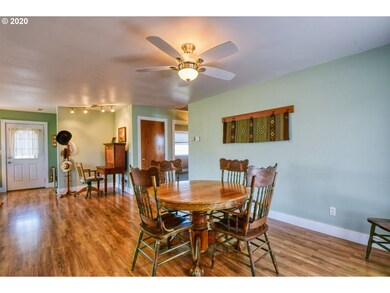 1492 SW Athens Ave, Pendleton, OR 97801 - photo 5