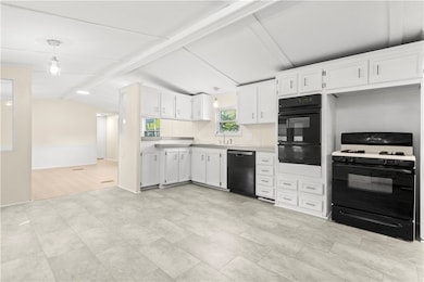 21 Lear Dr, Coventry, RI 02816 - photo 3