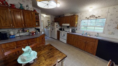 104 Lindale Ave, Moultrie, GA 31788 - photo 6