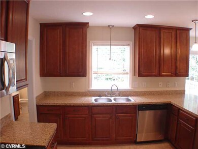 Kitchen - Spacious kitchen with loads of cabinets 