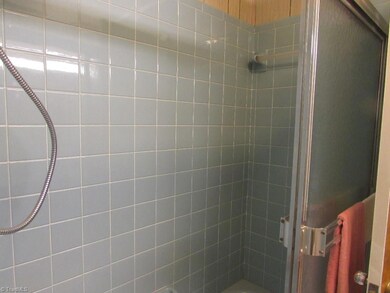 823 Mountain Rd, Asheboro, NC 27205 - photo 4