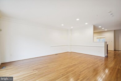 9974 Cyrandall Dr, Oakton, VA 22124 - photo 3