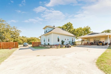 1406 S Trinity St, Decatur, TX 76234 - photo 3