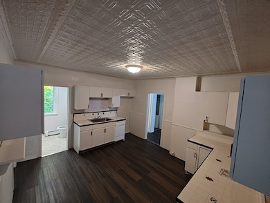 74 Linden St unit 2nd Floor, Holyoke, MA 01040 - photo 3