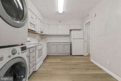 3709 S George Mason Dr unit 1507 E, Baileys Crossroads, VA 22041 - photo 3