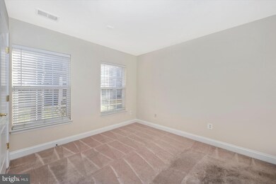 11825 Regents Park Dr, Germantown, MD 20876 - photo 4