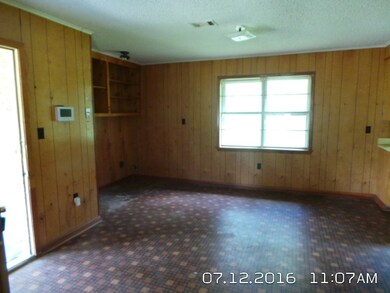 1009 Charles Howard Dr, Hazlehurst, MS 39083 - photo 4