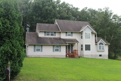 2260 Mountain Laurel Dr, Effort, PA 18330 - photo 2