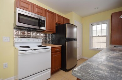 581 E Jeffrey Place, Columbus, OH 43214 - photo 6