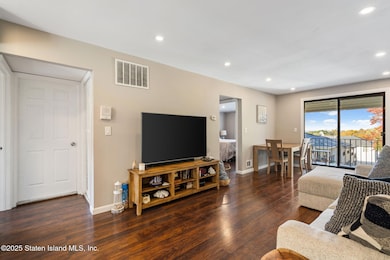 14-web-or-mls-7RV09891