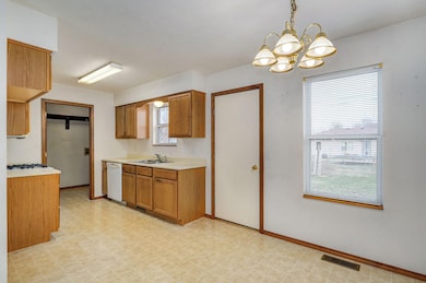 541 Travis St, Marshfield, MO 65706 - photo 6