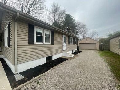 1527 Ravenswood Dr, Columbus, IN 47201 - photo 4