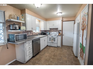 2783 31st St, Springfield, OR 97477 - photo 5