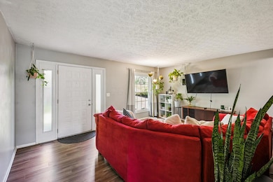 477 Clairbrook Ave, Columbus, OH 43228 - photo 3