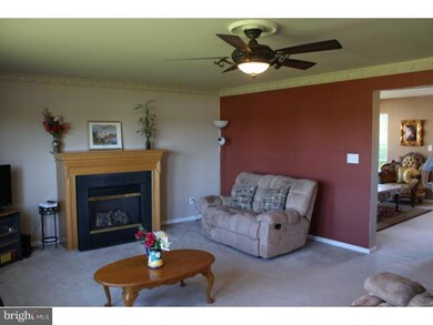15 Hemingway Ln, Columbus, NJ 08022 - photo 3