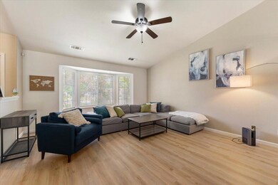 978 Fountain Cir, Redding, CA 96003 - photo 5