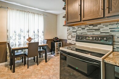 Kitchen/Eat-In Space