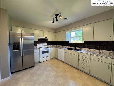 41 Transou St unit 1, Sparta, NC 28675 - photo 7