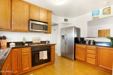 15-Una Ave-23