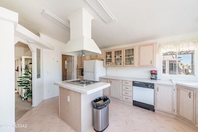 7669 Tchstone Kitchen 2