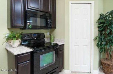 630 Bismark Kitchen 3