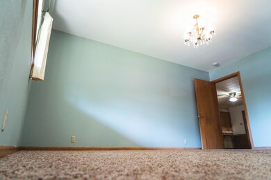 1306 Hillside Dr, Gainesville, TX 76240 - photo 5