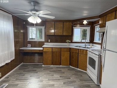 13045 SE Stark St, Portland, OR 97233 - photo 5