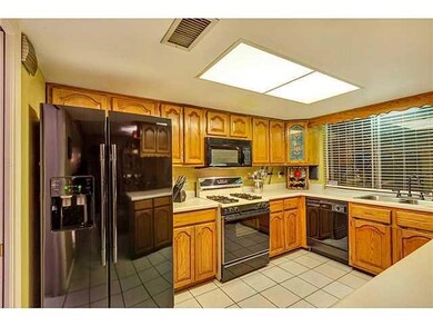 10816 Vista Alegre Dr, El Paso, TX 79935 - photo 7