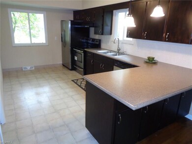 1504 Hilton Dr, Akron, OH 44313 - photo 3