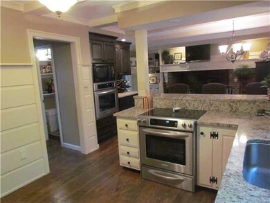 Kitchen. Two Ovens, Stainless Steel Applicances