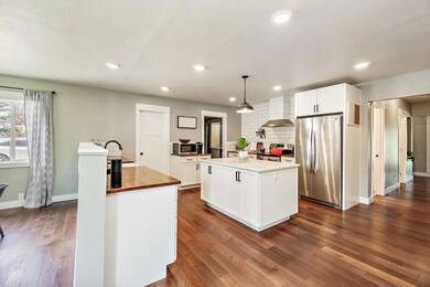 2981 E McAndrews Rd, Medford, OR 97504 - photo 3