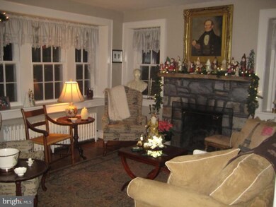 211 S Nursery Ave, Purcellville, VA 20132 - photo 3