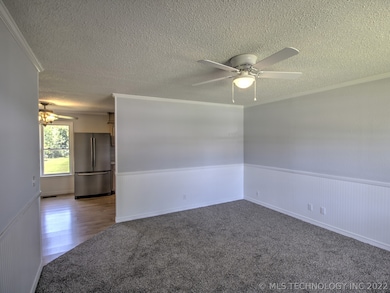 226 E Beech St, Skiatook, OK 74070 - photo 5