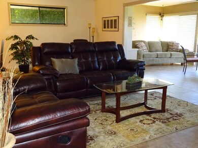 5 LIVING RM OPEN TO FAMILY TM