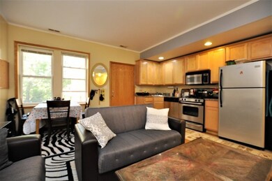 6312 N Fairfield Ave unit 2B, Chicago, IL 60659 - photo 4